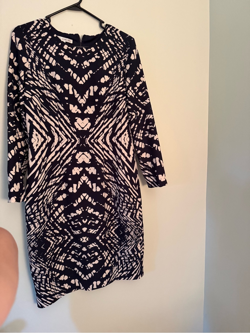 Maggy London Black and White Long Sleeve Graphic Sheath Dress